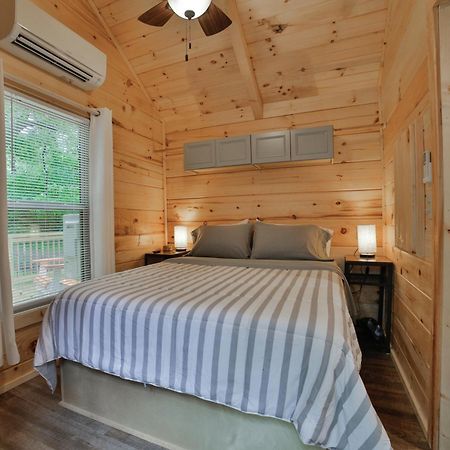 שאטאנוגה Lena Cabin Wooded Tiny Cabin - Hot Tub מראה חיצוני תמונה