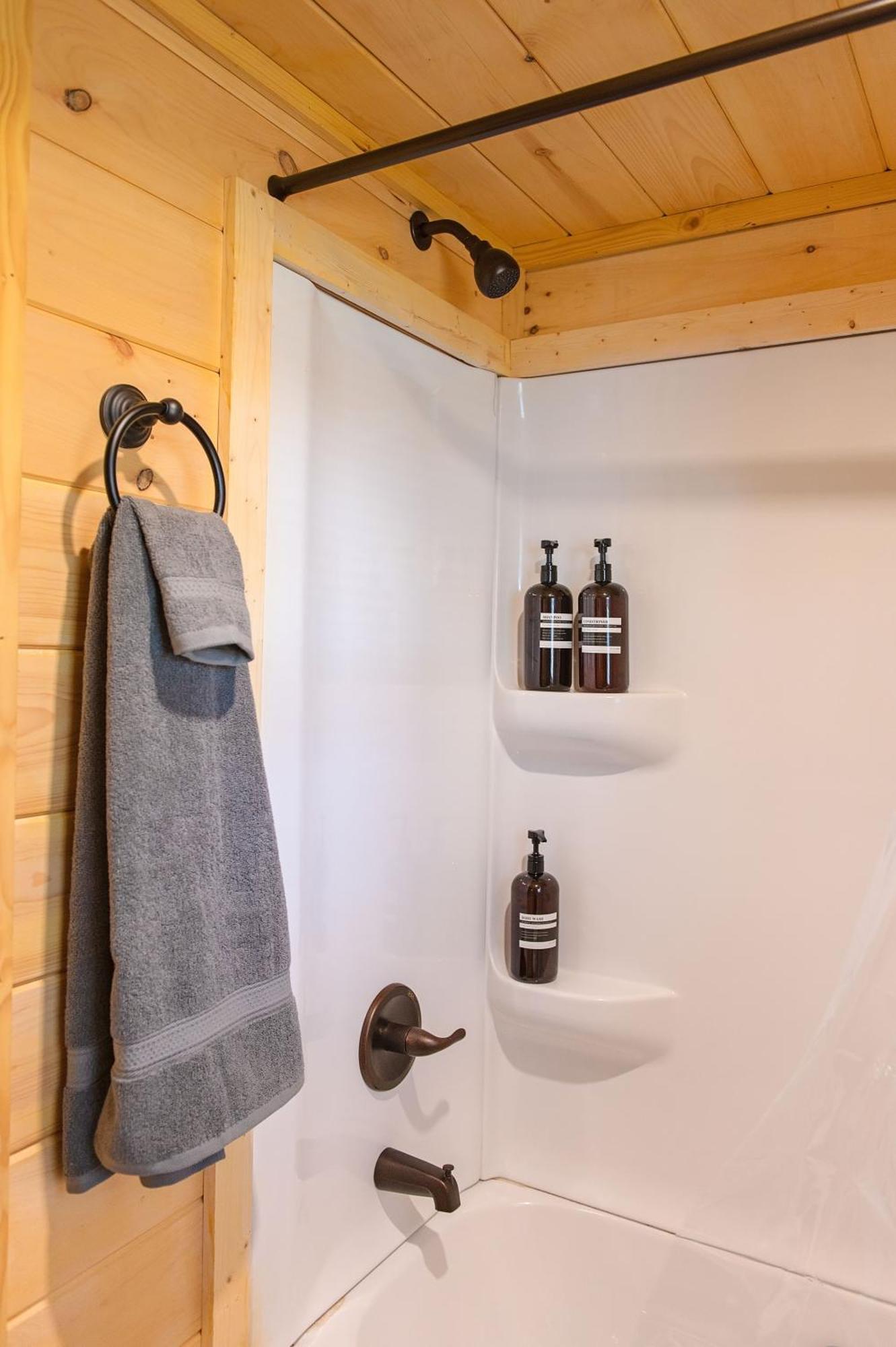 שאטאנוגה Lena Cabin Wooded Tiny Cabin - Hot Tub מראה חיצוני תמונה