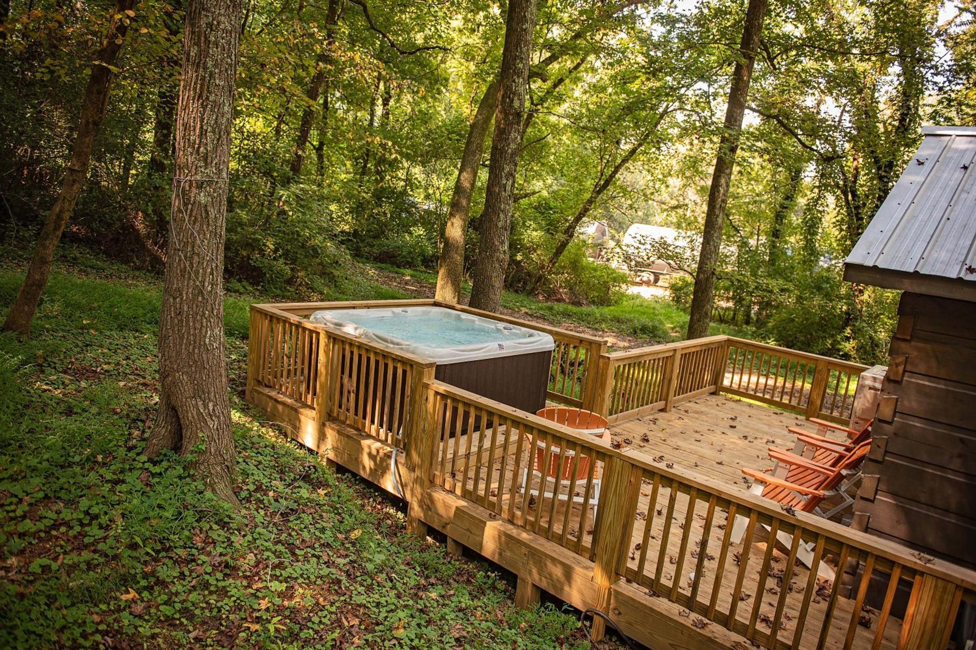 שאטאנוגה Lena Cabin Wooded Tiny Cabin - Hot Tub מראה חיצוני תמונה