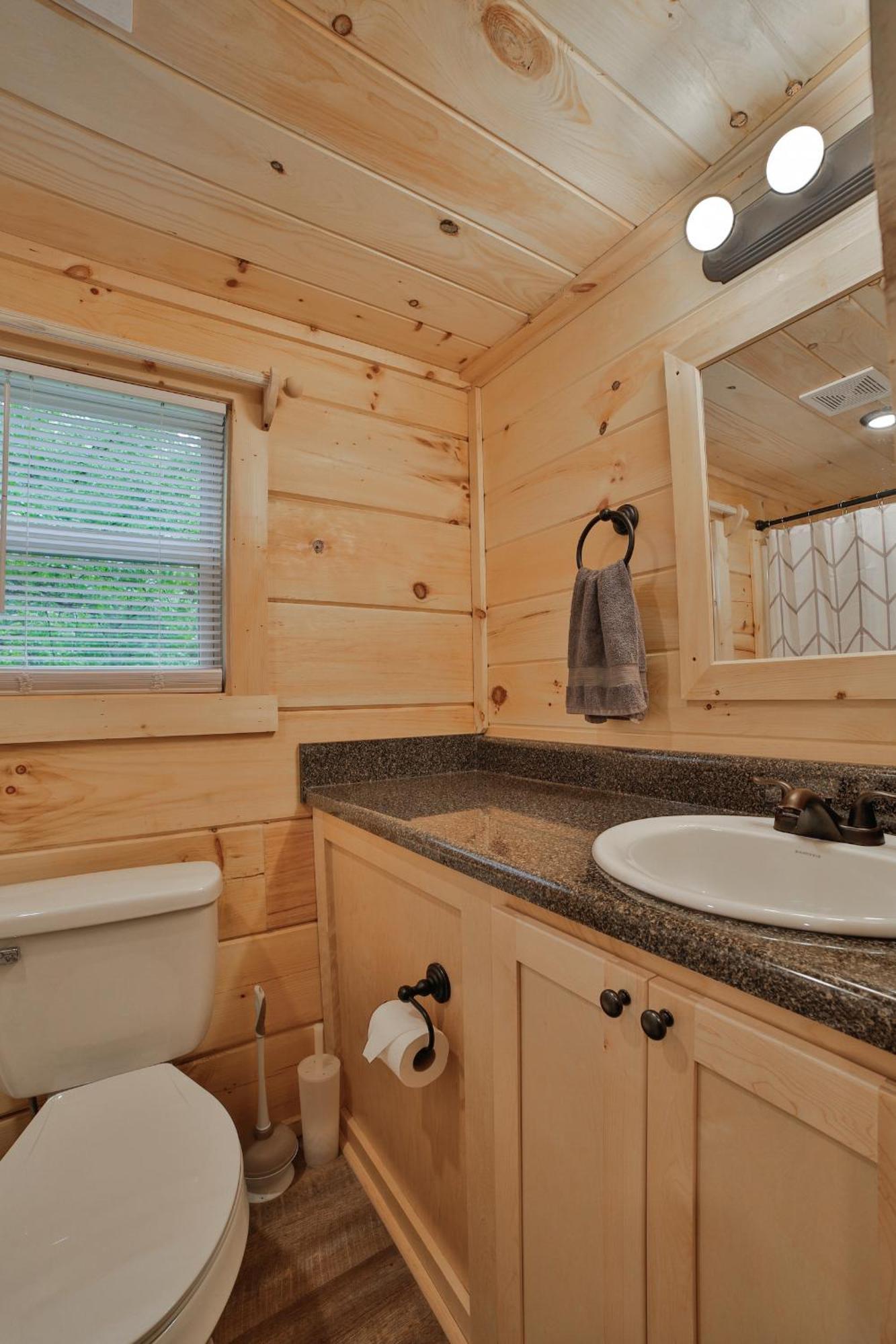 שאטאנוגה Lena Cabin Wooded Tiny Cabin - Hot Tub מראה חיצוני תמונה