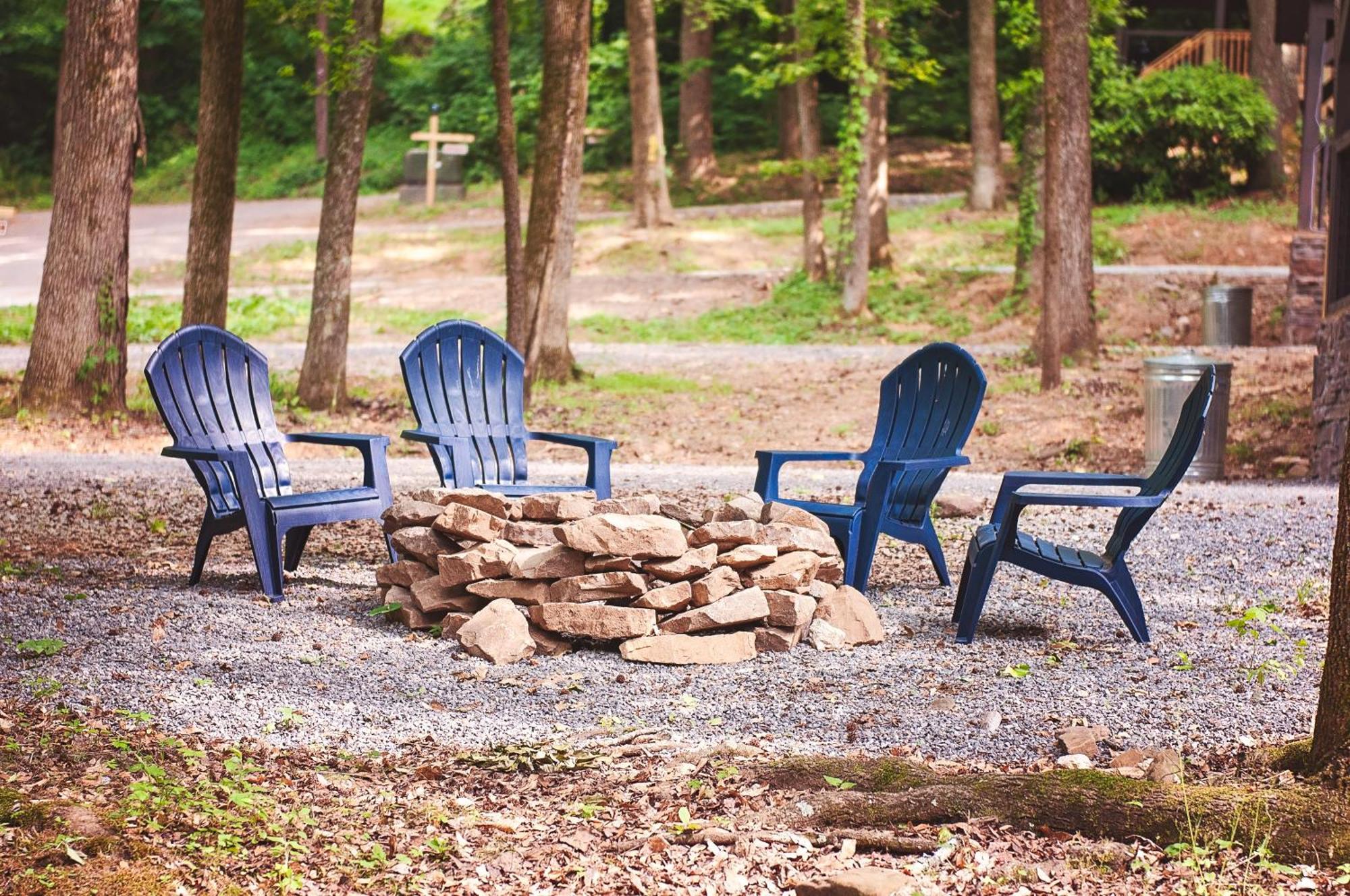 שאטאנוגה Lena Cabin Wooded Tiny Cabin - Hot Tub מראה חיצוני תמונה