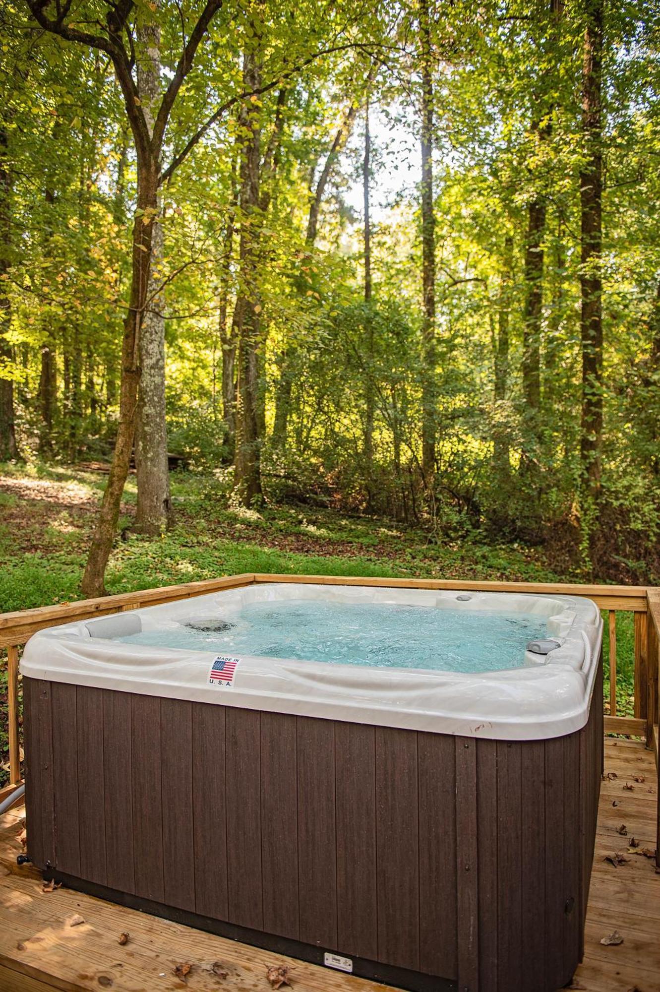 שאטאנוגה Lena Cabin Wooded Tiny Cabin - Hot Tub מראה חיצוני תמונה