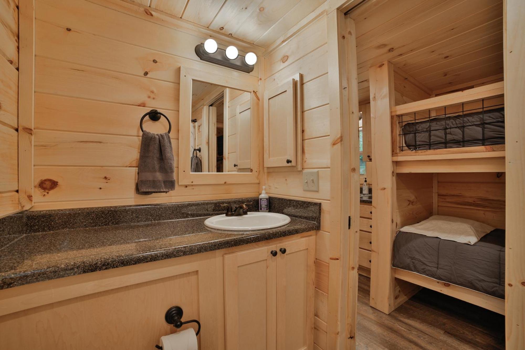 שאטאנוגה Lena Cabin Wooded Tiny Cabin - Hot Tub מראה חיצוני תמונה