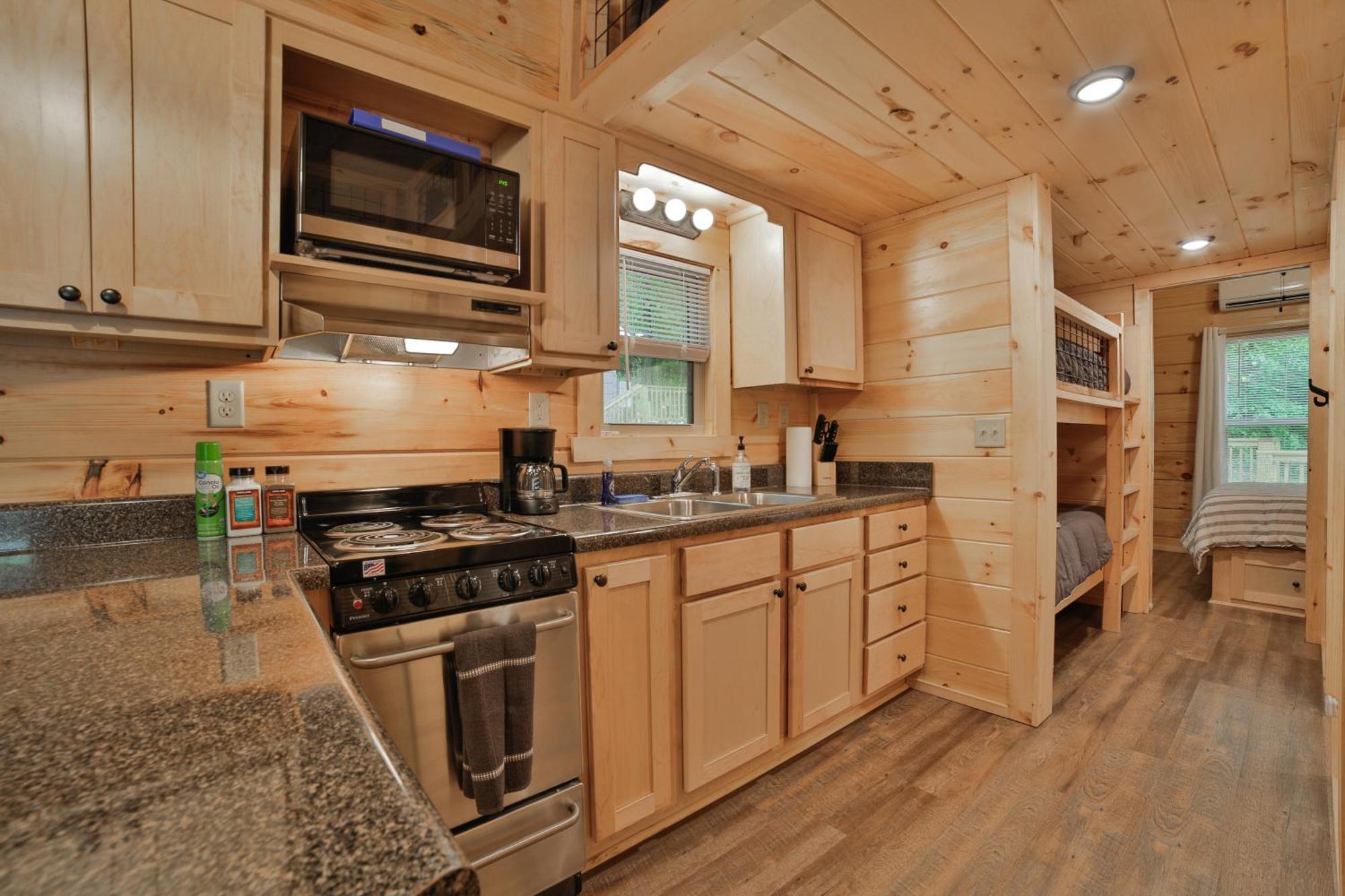 שאטאנוגה Lena Cabin Wooded Tiny Cabin - Hot Tub מראה חיצוני תמונה