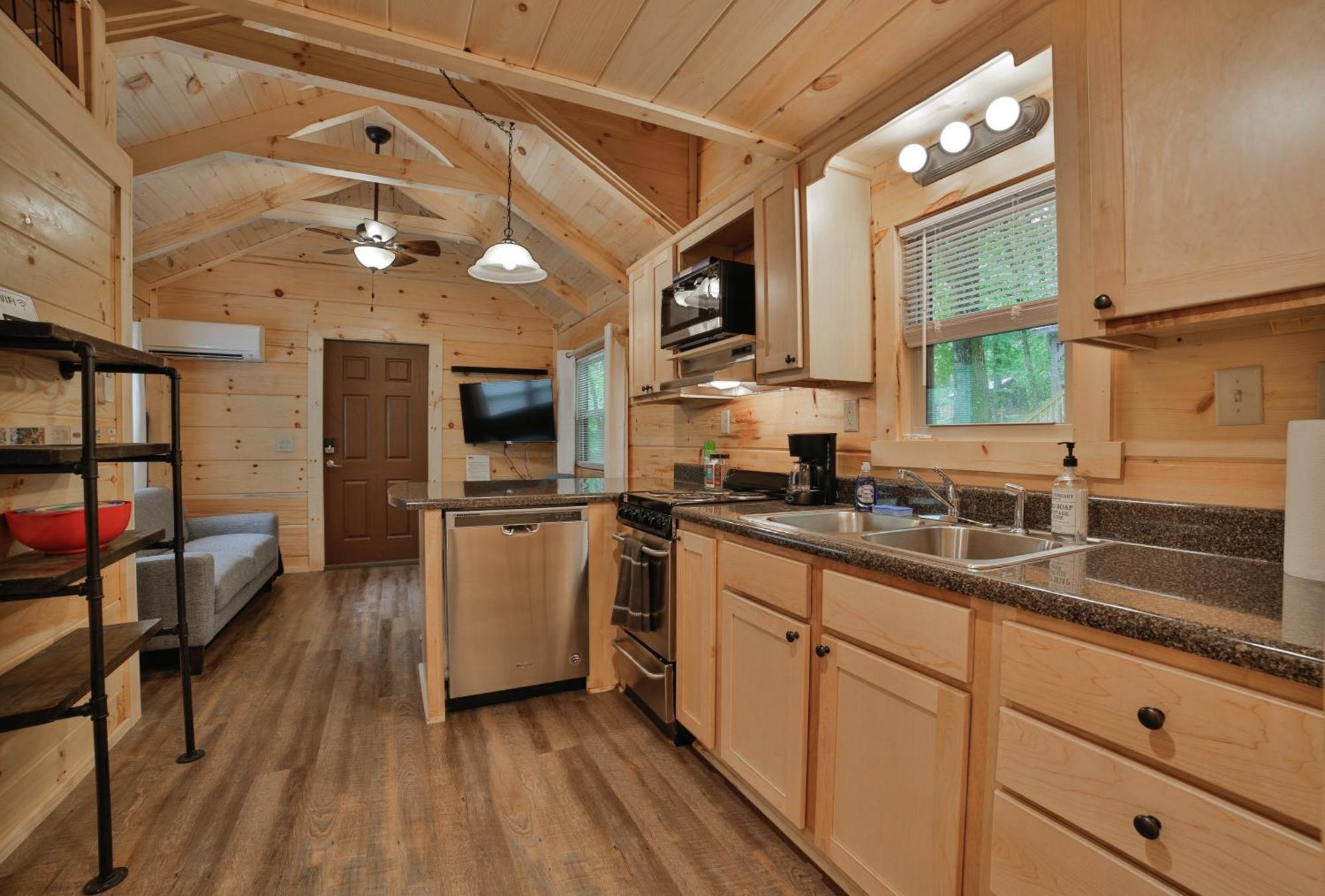 שאטאנוגה Lena Cabin Wooded Tiny Cabin - Hot Tub מראה חיצוני תמונה